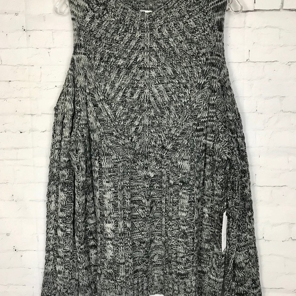 ACTIVE USA Knit Cold Shoulder Sweater (L) - Picture 1 of 8